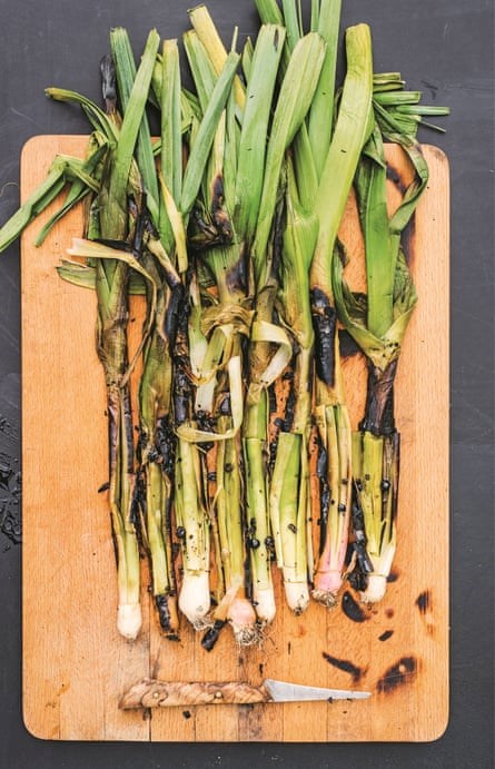 Ember-baked leeks