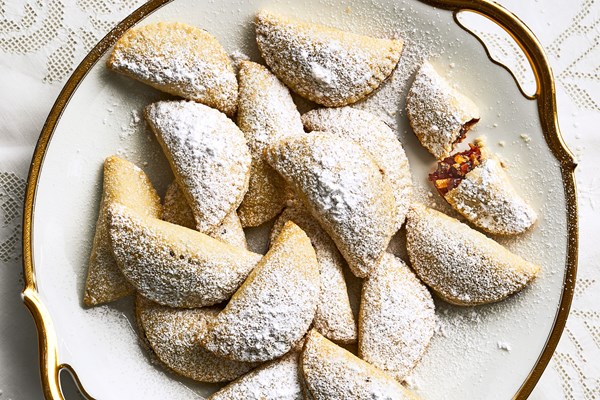 Emilian fruit-stuffed Christmas cookies (Tortellini dolci al forno)