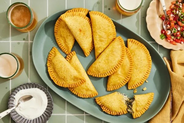 Empanadas de rajas con crema