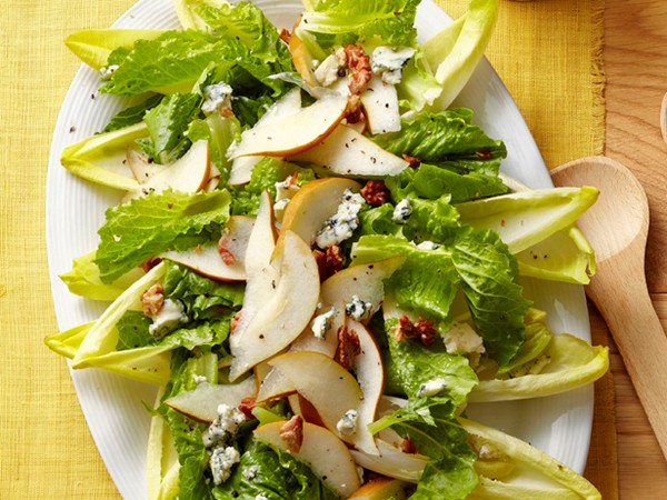 Endive and pear salad with raspberry vinaigrette