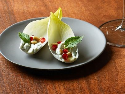 Endive bites with Gorgonzola and honey