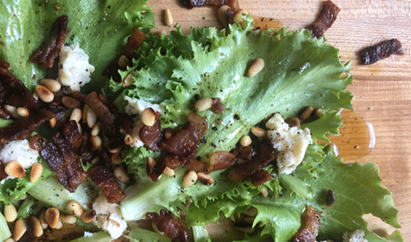 Endive salad with Gorgonzola, pine nuts and honey (Insalata di indiva con miele, pinoli e gorgonzola)