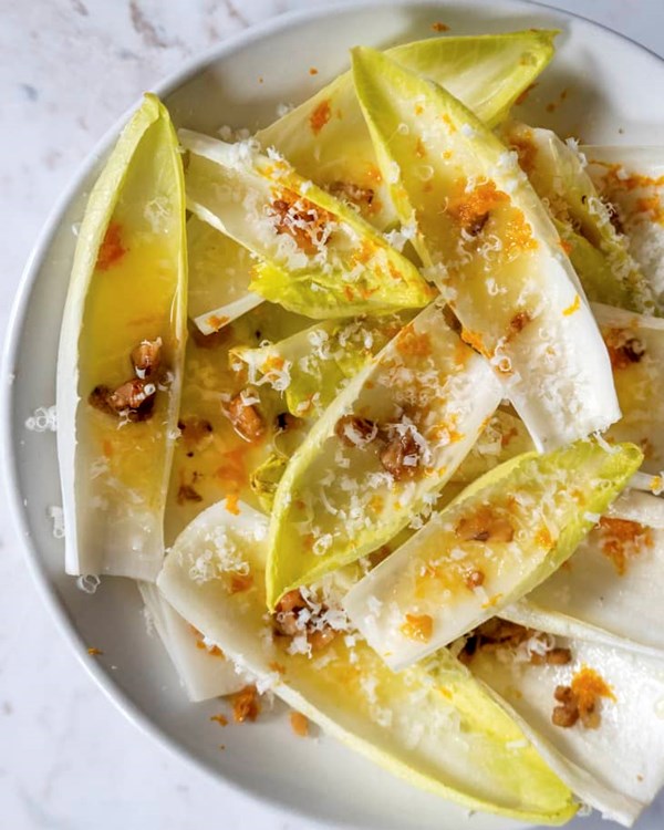 Endive salad with orange and walnuts