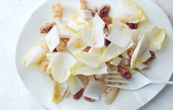 Endive salad with toasted walnuts and breadcrumbs