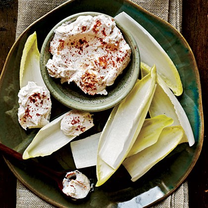 Endive spears with spicy goat cheese