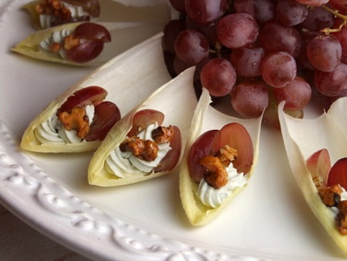 Endive with blue cheese, grapes and candied walnuts