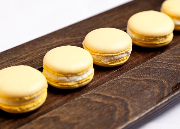 English mustard and cauliflower macarons