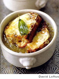 English onion soup with sage and cheddar