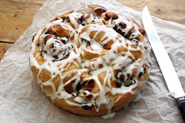 English strong tea, tear and share sticky buns
