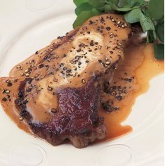Entrecôte steak with crème fraîche and cracked pepper sauce
