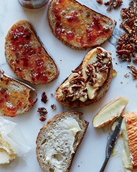 Époisses grilled cheese and pepper jelly sandwiches