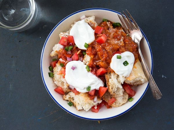 Eritrean spicy tomato bread salad with yogurt (Fata)