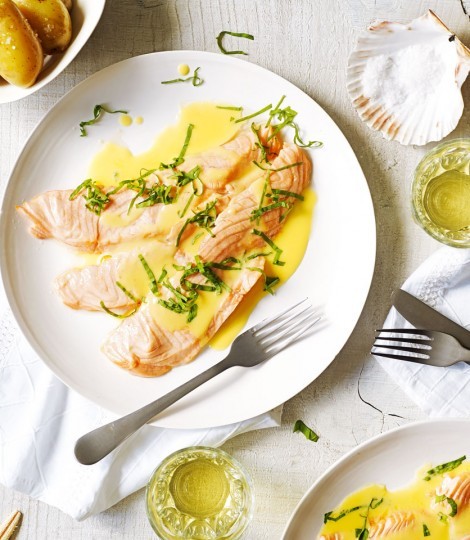 Escalopes of salmon with sorrel sauce