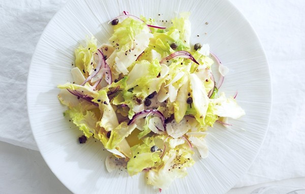 Escarole salad with horseradish and capers