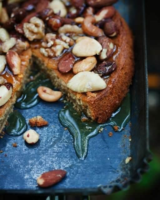 Espresso & cinnamon cake with nuts & honey