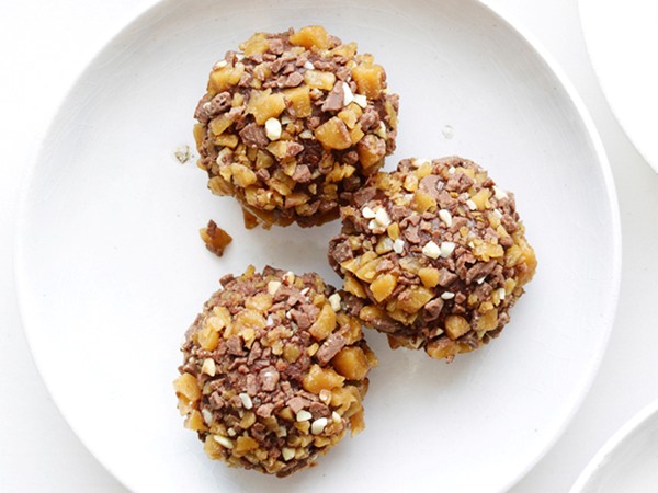 Espresso chocolate truffles with toffee
