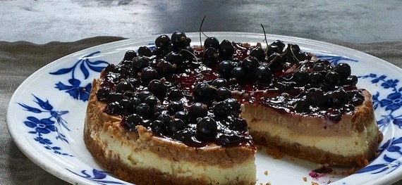 Espresso, vanilla and blackcurrant cheesecake