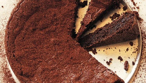 Essential bittersweet chocolate cake for improvising