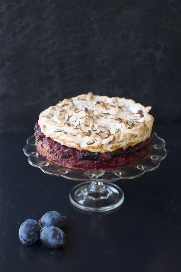 European plum meringue torte