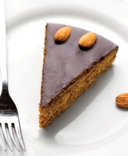 Everyday almond cake