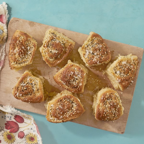 Everything bagel buns