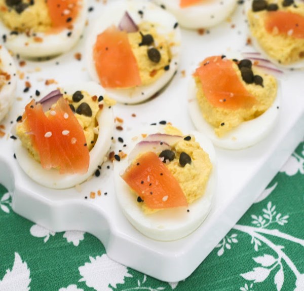 "Everything bagel" deviled eggs