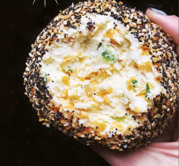 Everything bagel goat cheese ball 