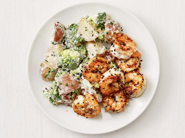 Everything-spiced shrimp, broccoli and potatoes 