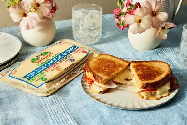 Extra-cheesy tomato & bacon melts