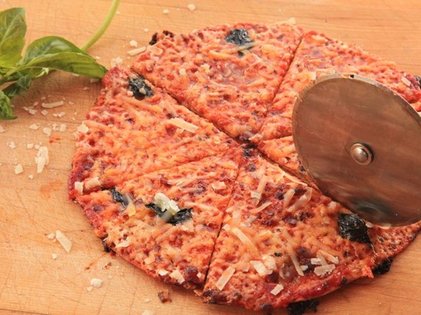 Extra-crispy bar-style tortilla pizza