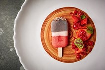 'Fab' ice lolly with strawberries and gin