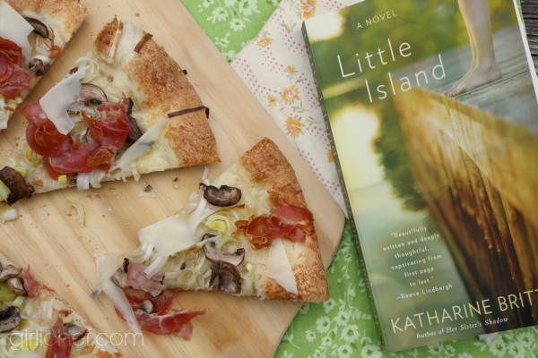 (Fairy-ring) mushroom, leek, and prosciutto pizza