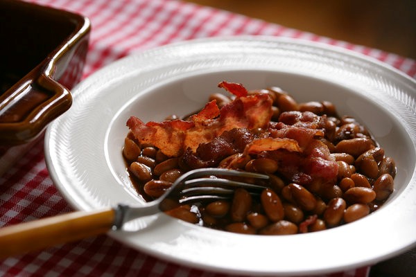 Fake baked beans with crispy bacon