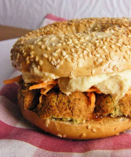 Falafel & hummus bagel