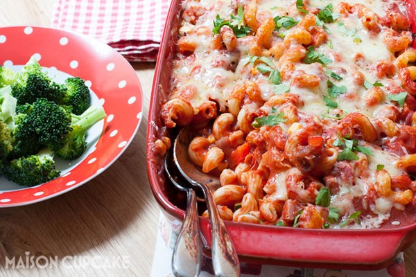 Family filling ham and vegetable pasta bake 
