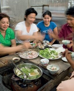 Family seafood steamboat (Lâu hai san)