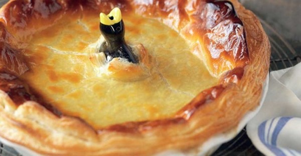 Family-size chicken, leek and mushroom pie