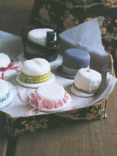 Fancy hats [small cakes]