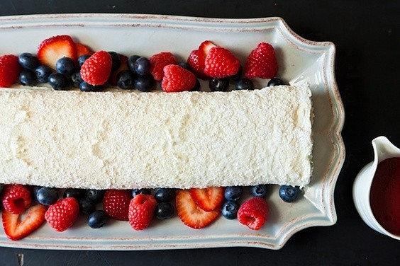 Fancy pavlova