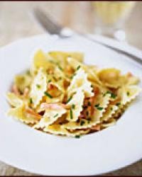 Farfalle with creamy smoked salmon and vodka sauce