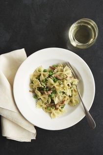 Farfalle with peas and lettuce (Farfalle ai piselli e lattuga)