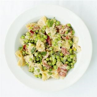 Farfalle with prosciutto, mint and peas