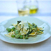 Farfalle with summer vegetable sauce