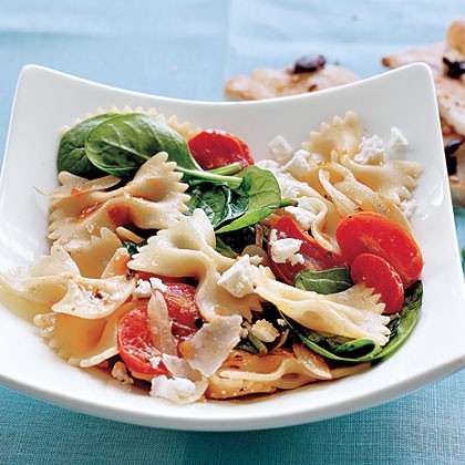 Farfalle with tomatoes, onions, and spinach