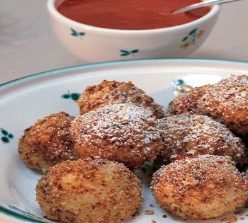 Farmer's cheese and strawberry dumplings (Erdbeerknödel)