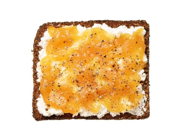 Farmer's cheese with apricot toast