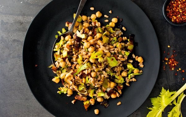 Farro and crispy leeks with marinated chickpeas and currants