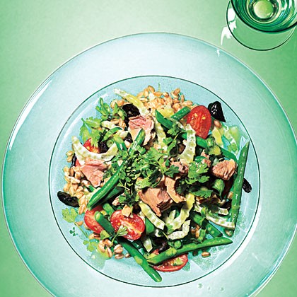 Farro, green bean, and fennel salad with tuna