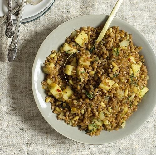 Farro pilaf with pine nuts