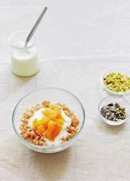 Farro porridge with yoghurt & apricots